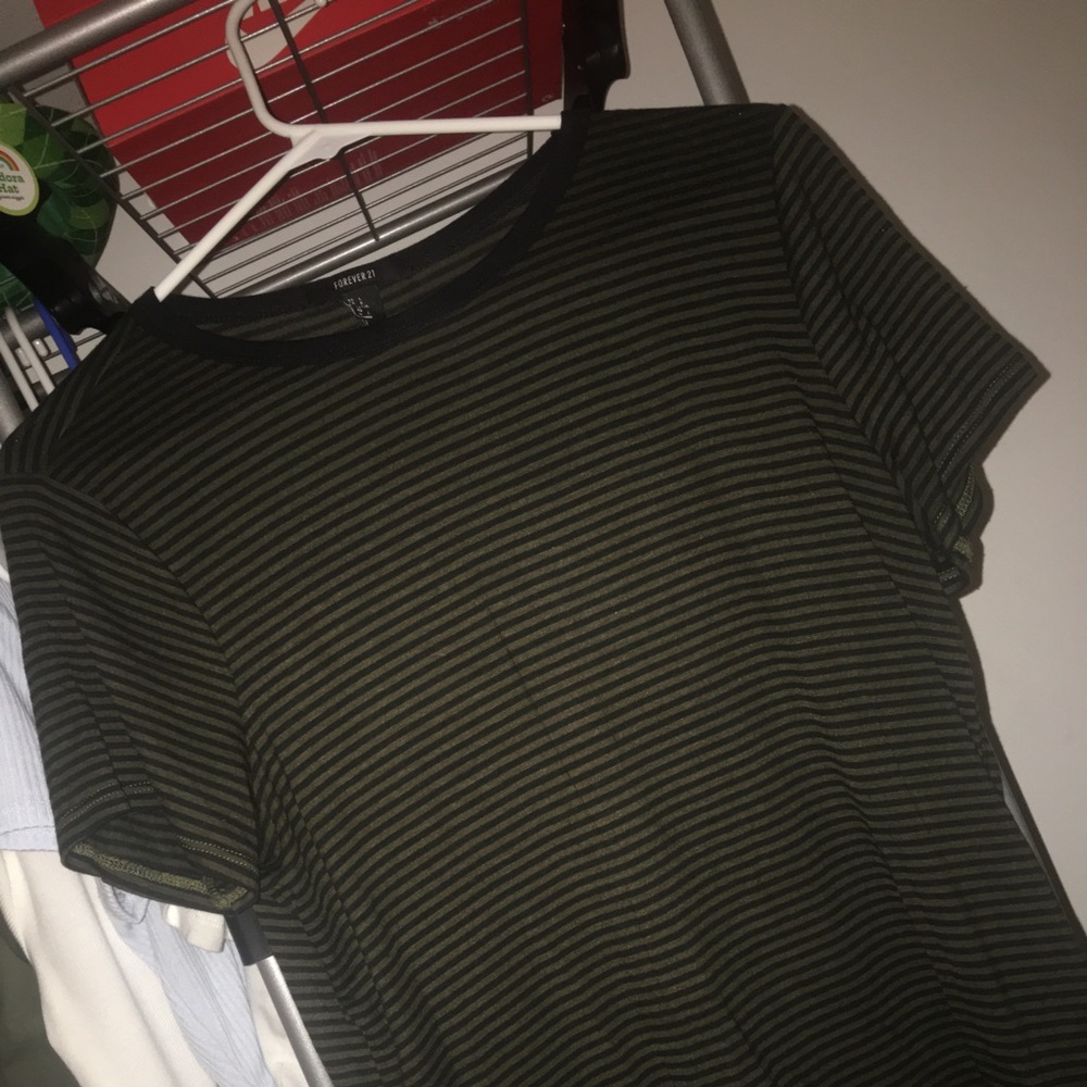 T shirt green and black